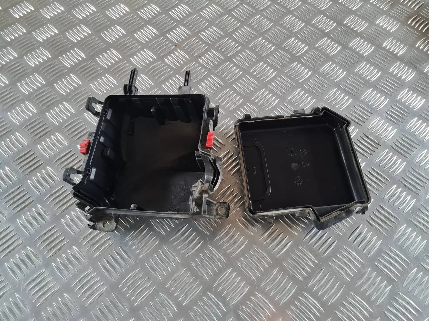 Reläbox för säkringar RENAULT SCENIC III 2011 - foto 3