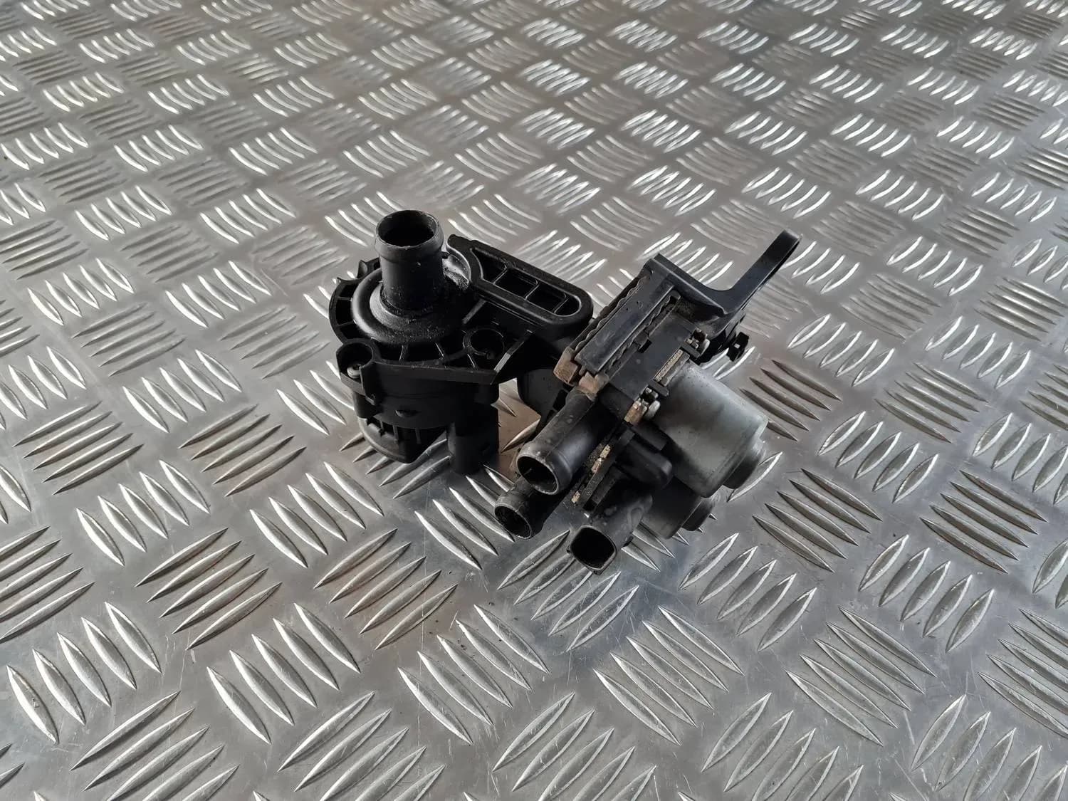 Radiatorventil AUDI A6 2008 - foto 5