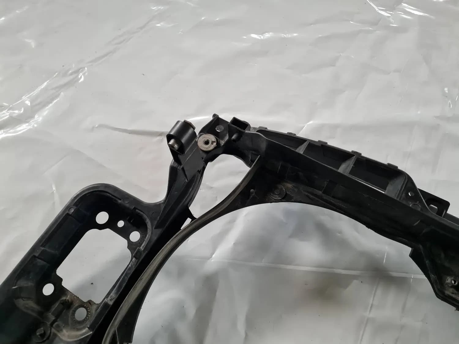 Framre kylarram AUDI A6 2008 - foto 5