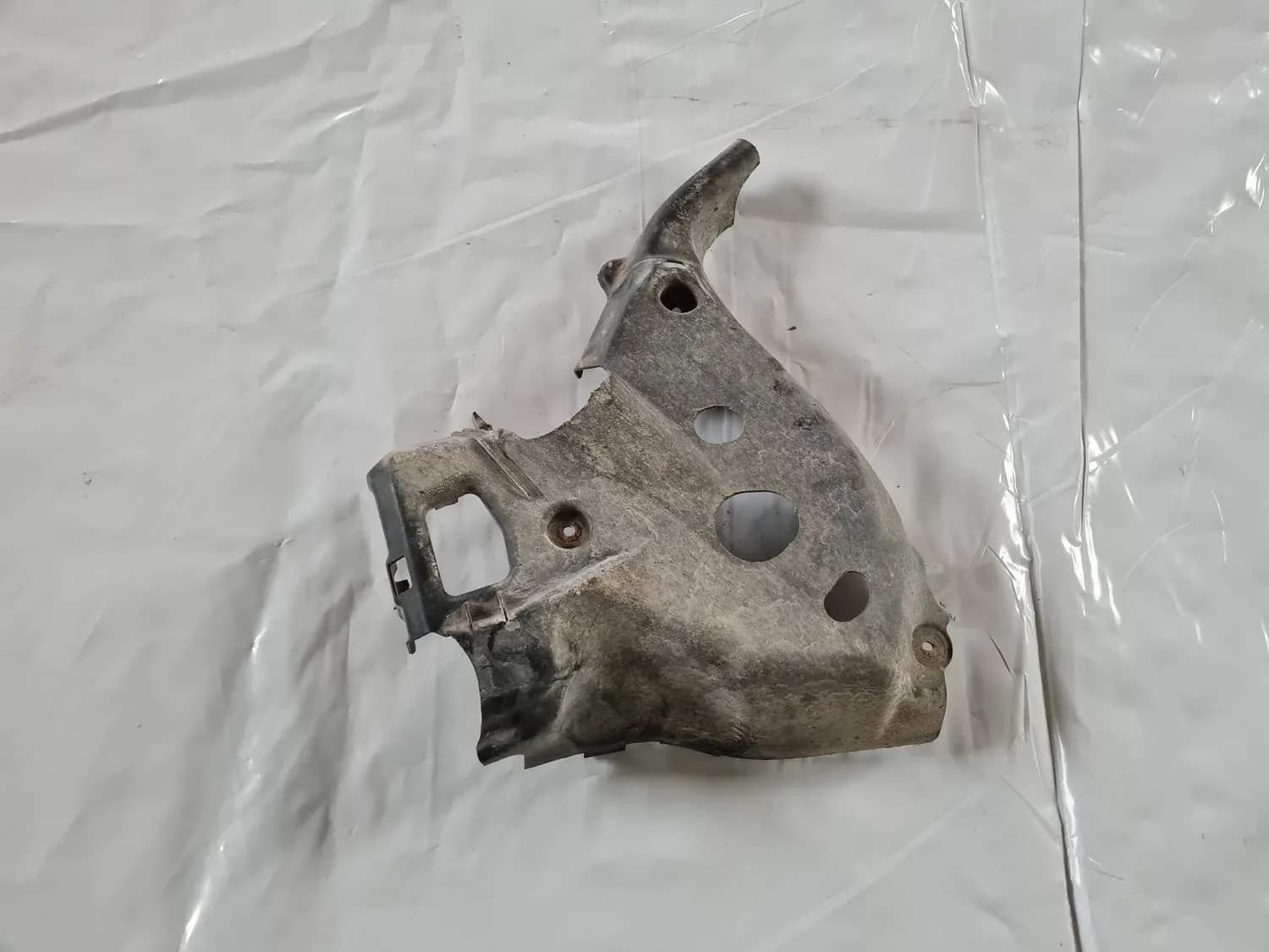 Bakre upphängningsarms skydd AUDI A6 2008 - foto 1