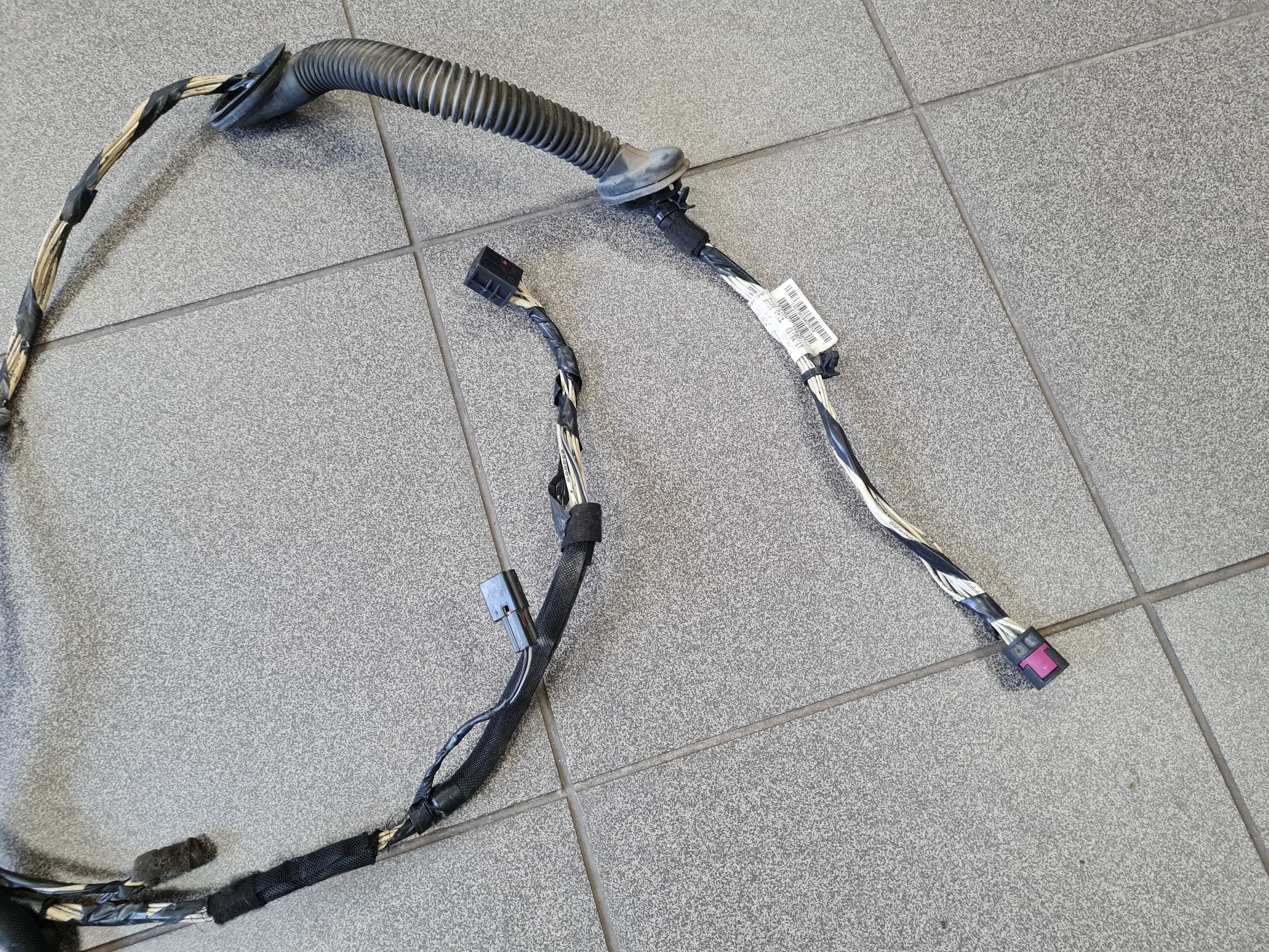 Ledningar till bagageluckan OPEL INSIGNIA SPORTS TOURER 2010 (C) - foto 2