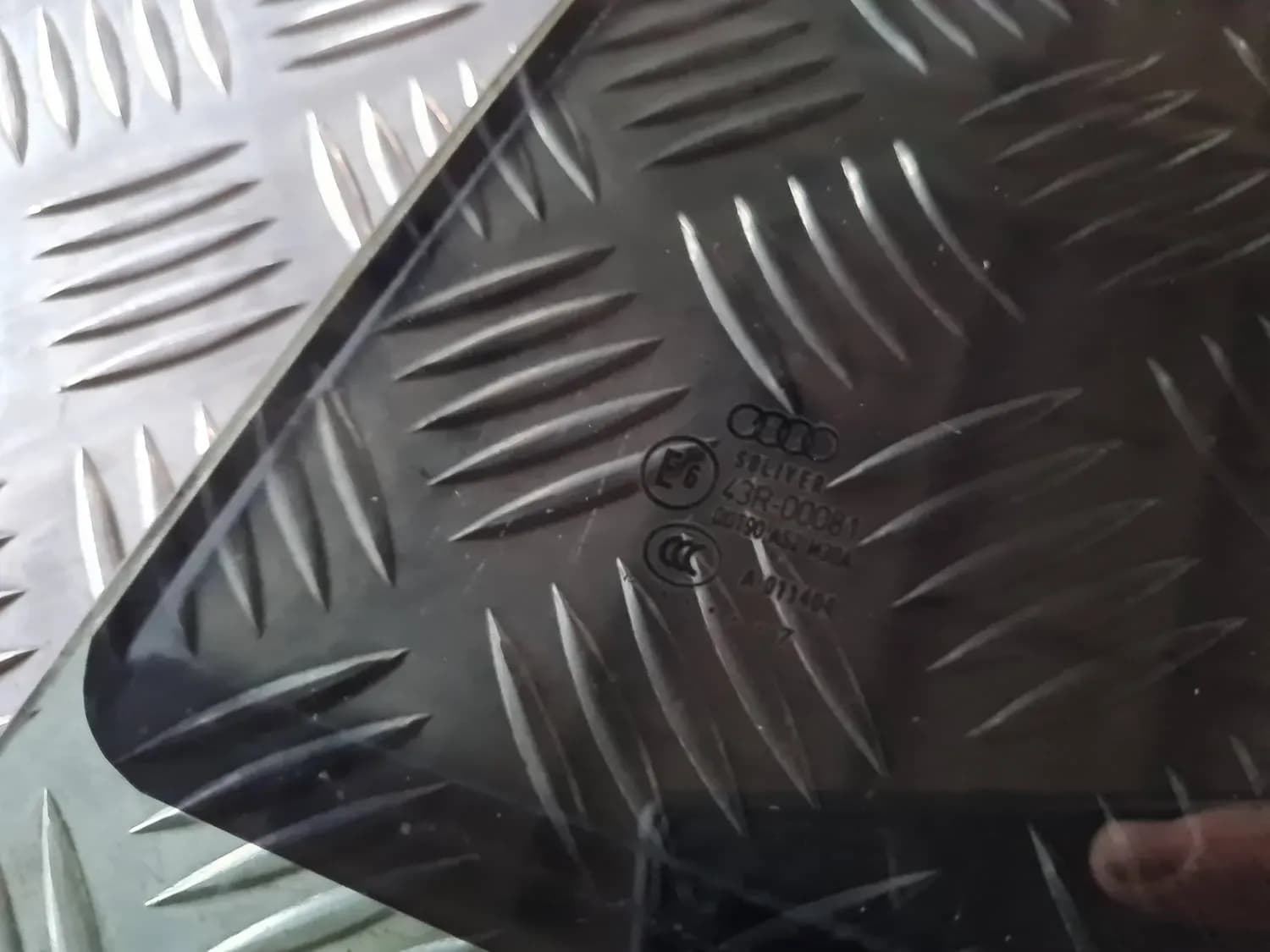 Bakre vänster dörrglas AUDI A6 2008 - foto 2
