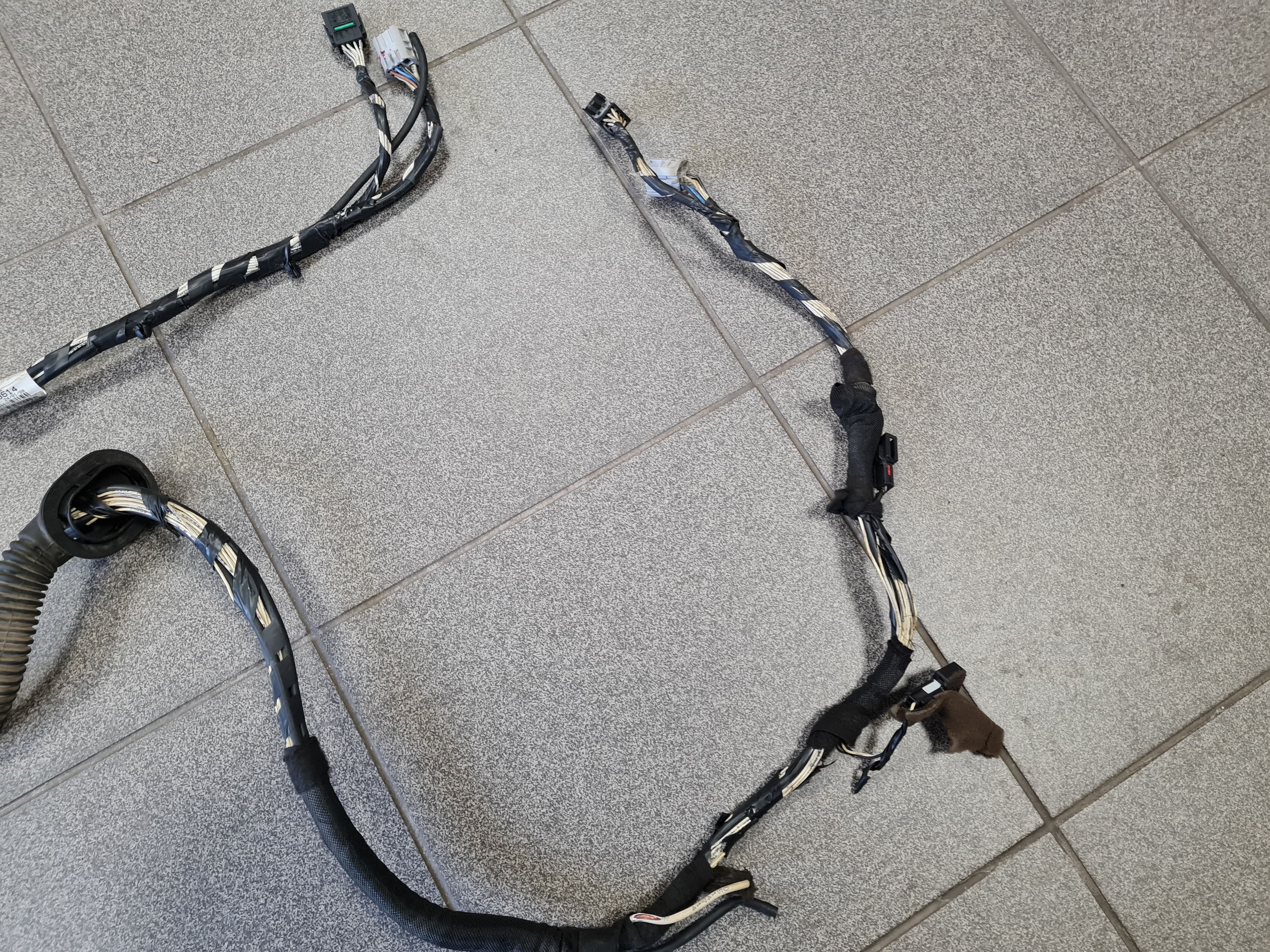 Ledningar till bagageluckan OPEL INSIGNIA SPORTS TOURER 2010 (C) - foto 2