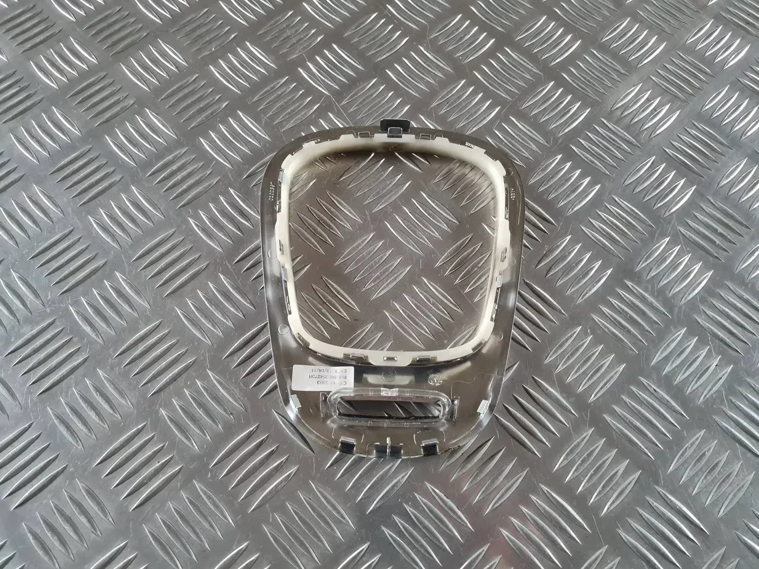 Beklädnadsram för mittkonsolen RENAULT SCENIC III 2011 - foto 3