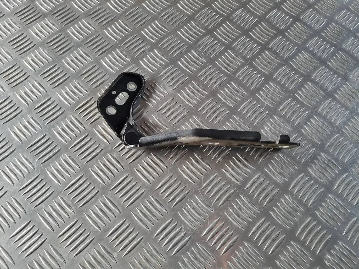 Kåpans gångjärn, höger AUDI A6 2008 - foto 3