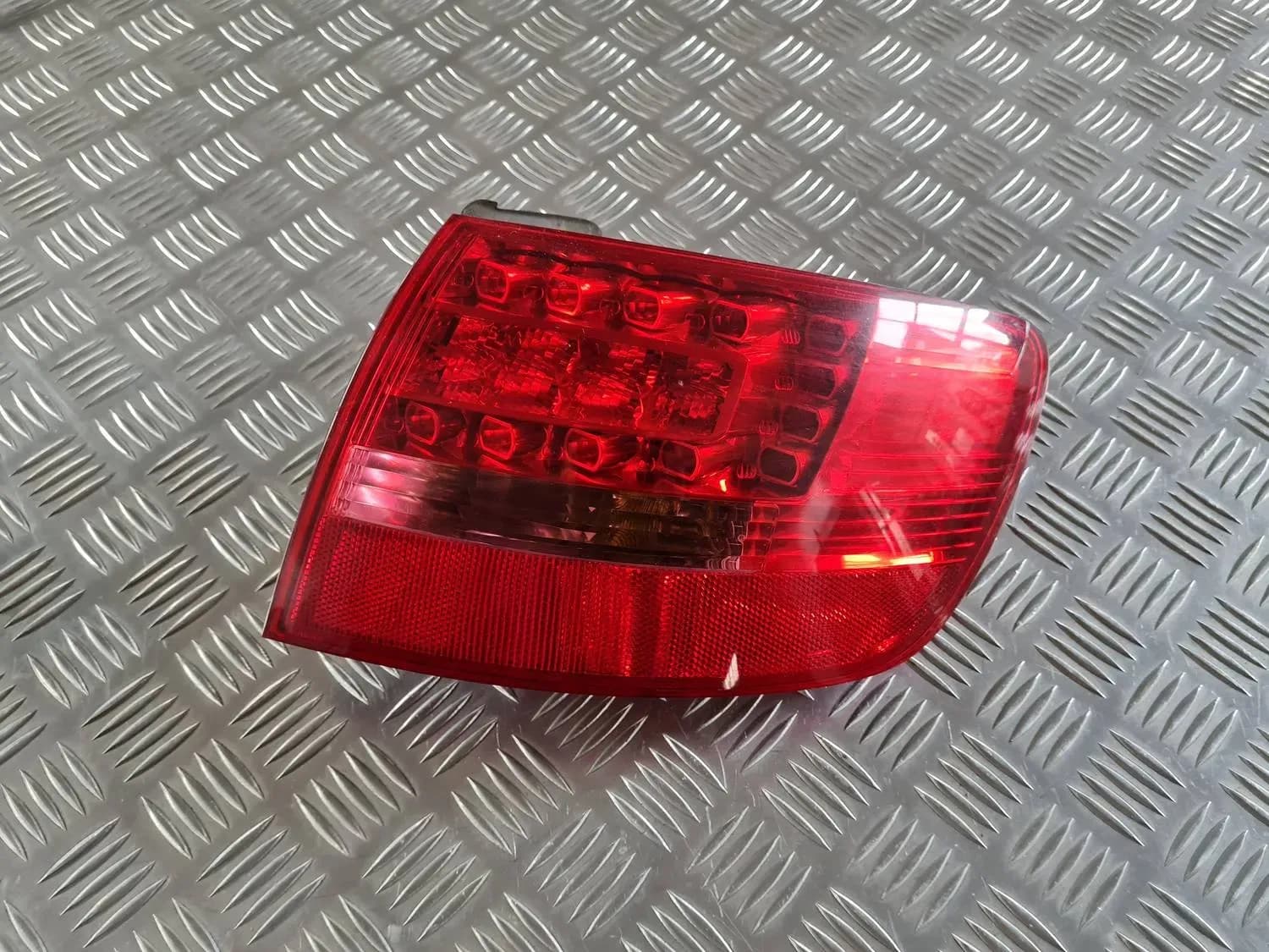 Bakre höger lampa AUDI A6 2008 - foto 1