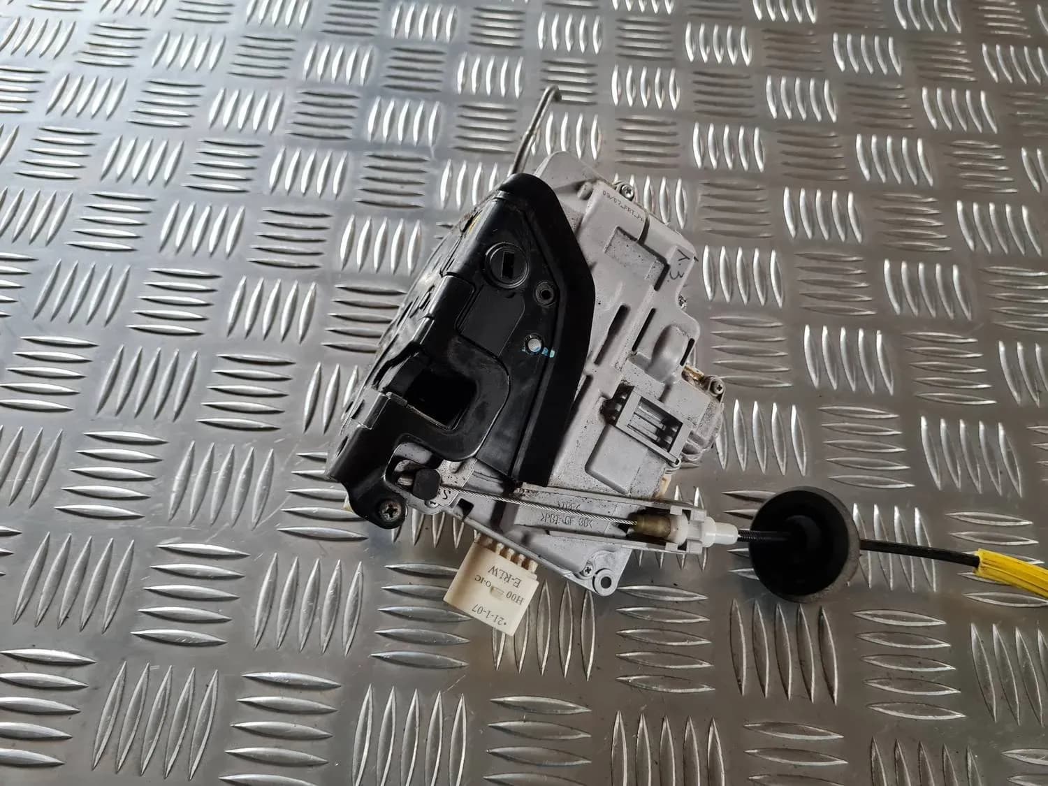 Bakre vänster dörrlås AUDI A6 2008 - foto 5