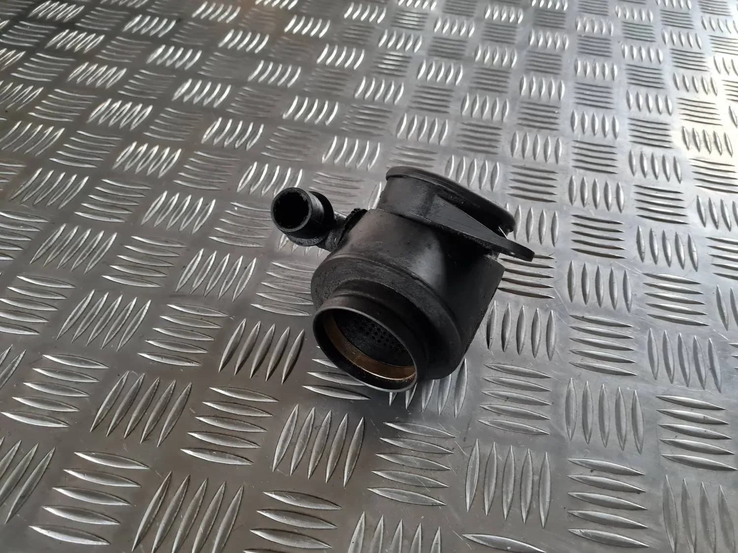 Resonator för luftfilter AUDI A6 2008 - foto 2