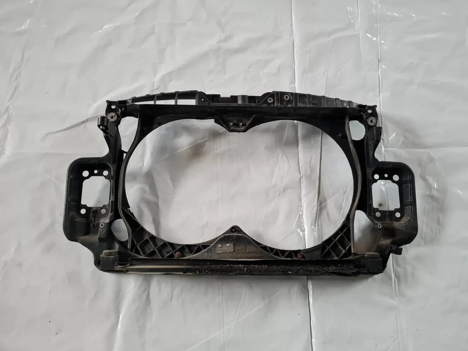 Framre kylarram AUDI A6 2008 - foto 1