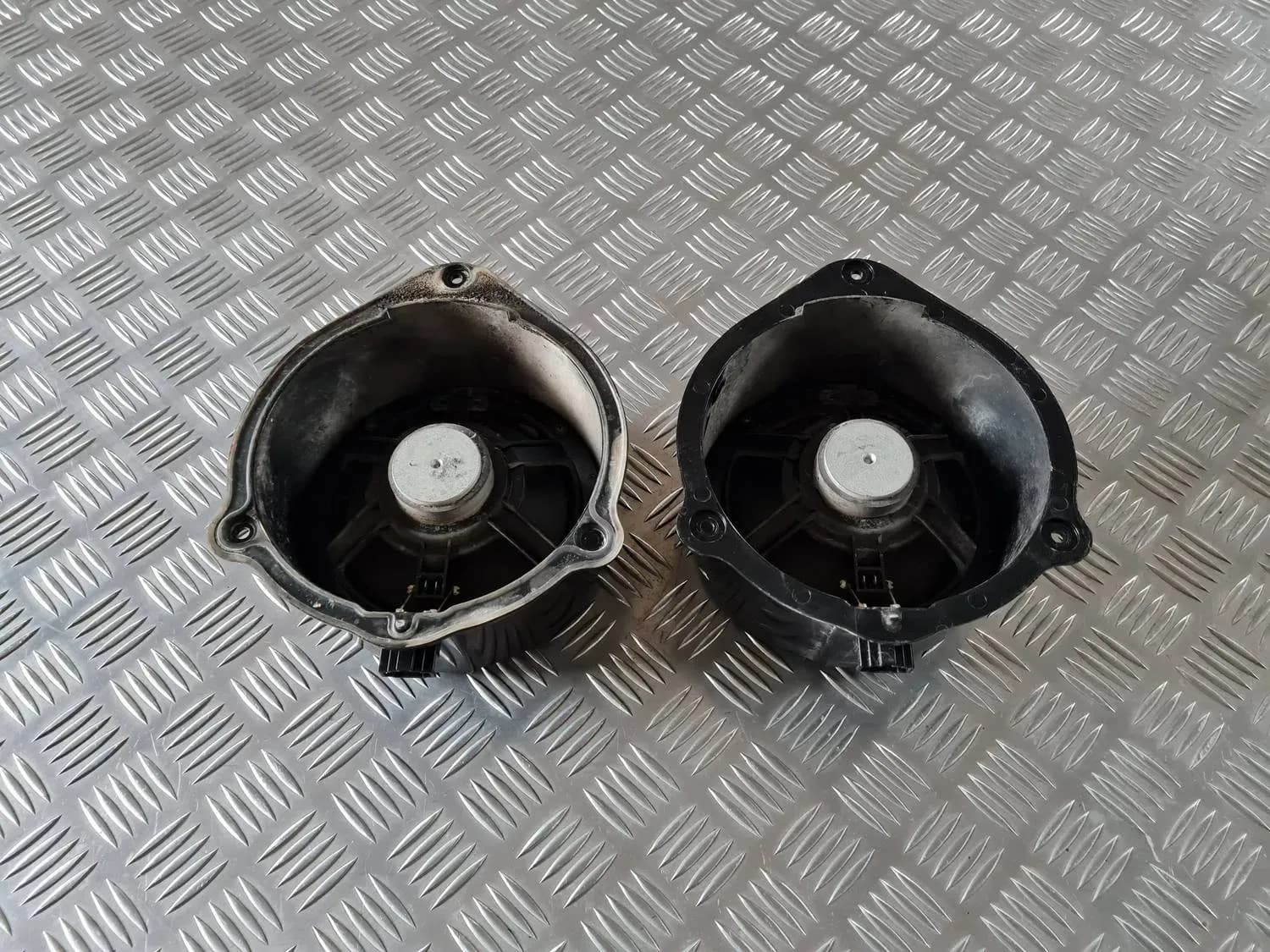 Dörrhögtalare, botten AUDI A6 2008 - foto 4