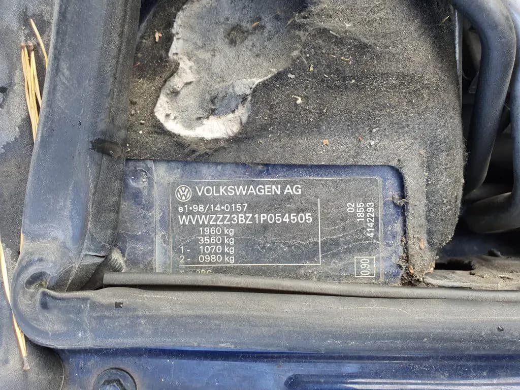Bild av demonterad bil 5