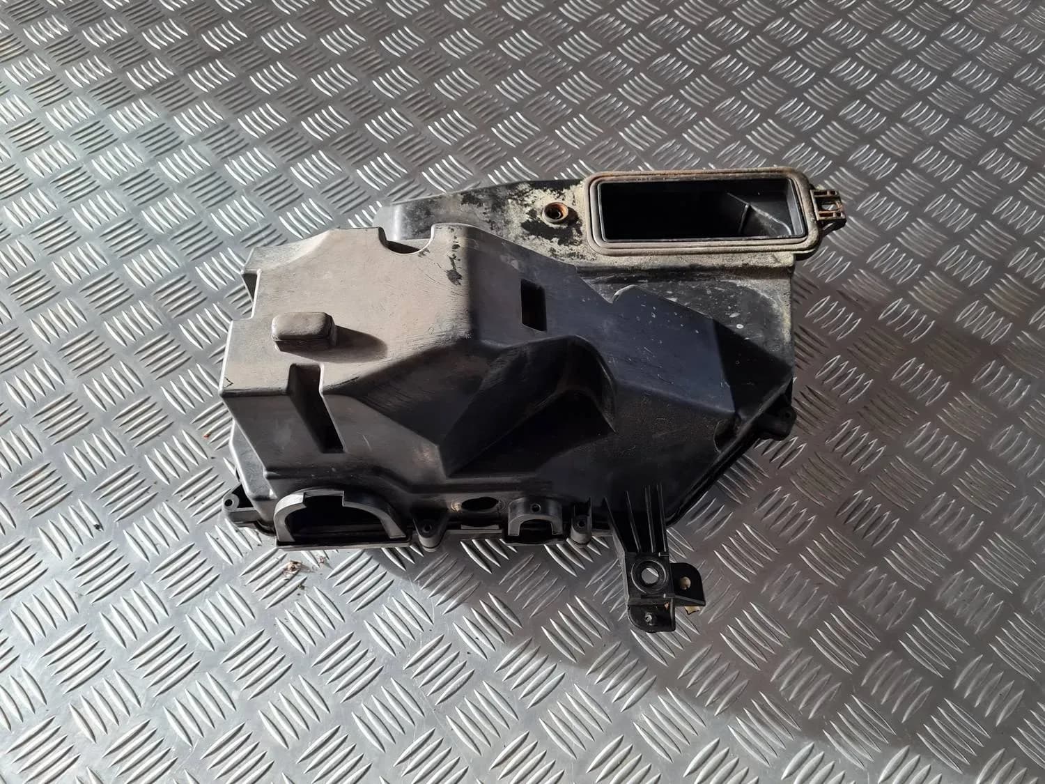 Hölje för säkringsbox AUDI A6 2008 - foto 1