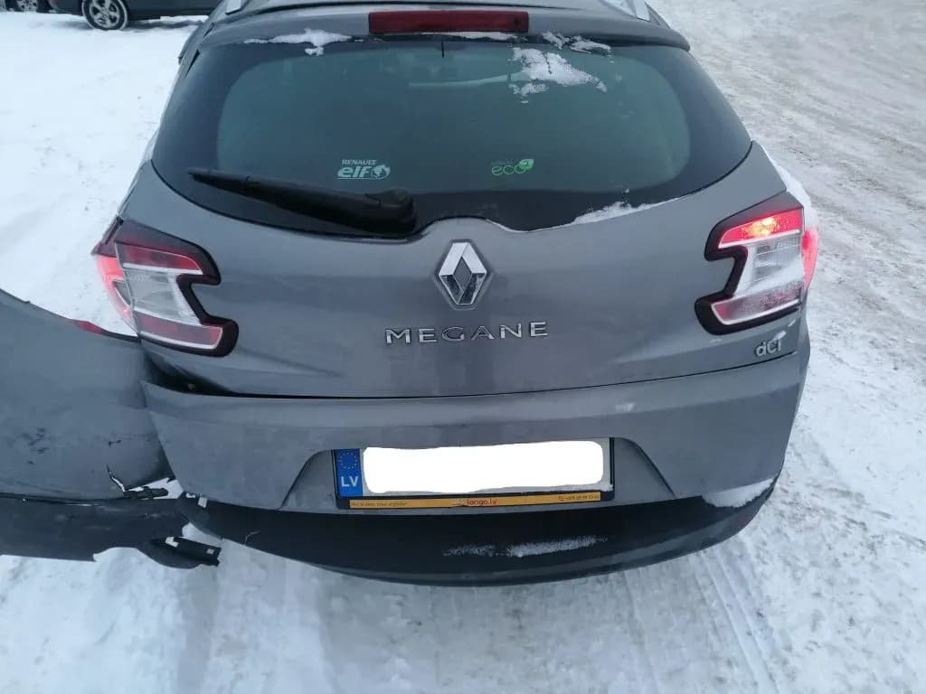 Bild av demonterad bil 3