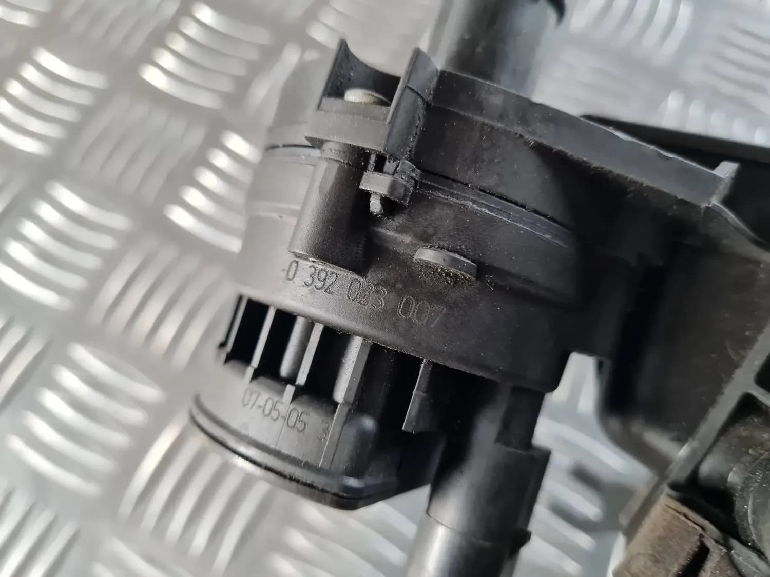 Radiatorventil AUDI A6 2008 - foto 3