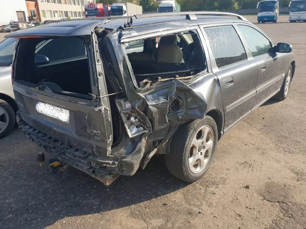 Bild av demonterad bil 4