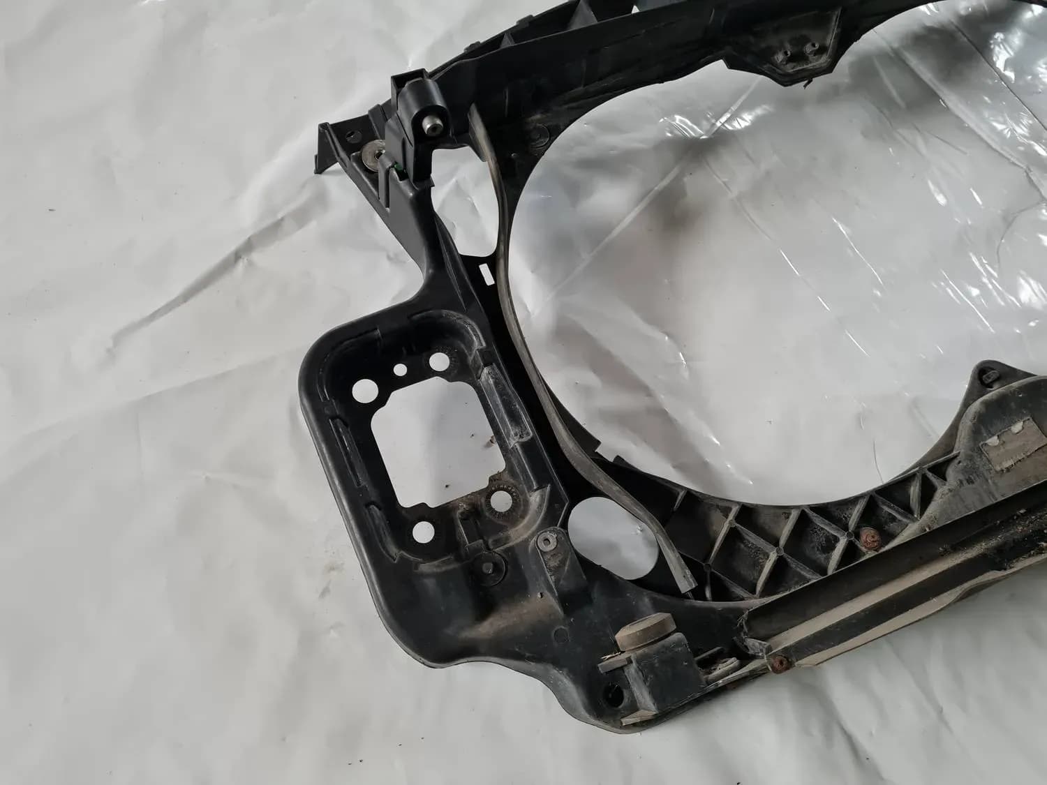 Framre kylarram AUDI A6 2008 - foto 3