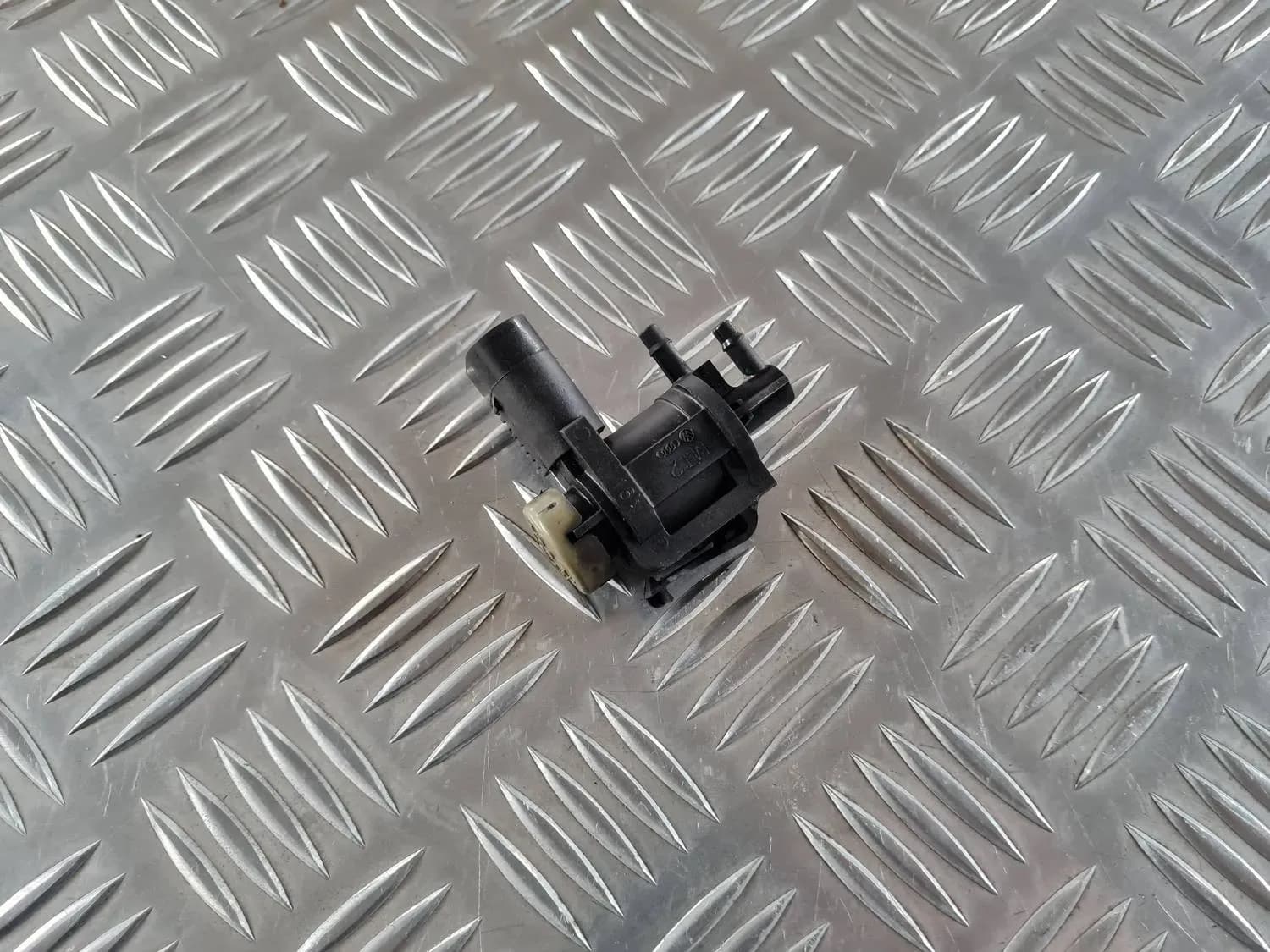 Vakuumventil med solenoid AUDI A6 2008 - foto 1
