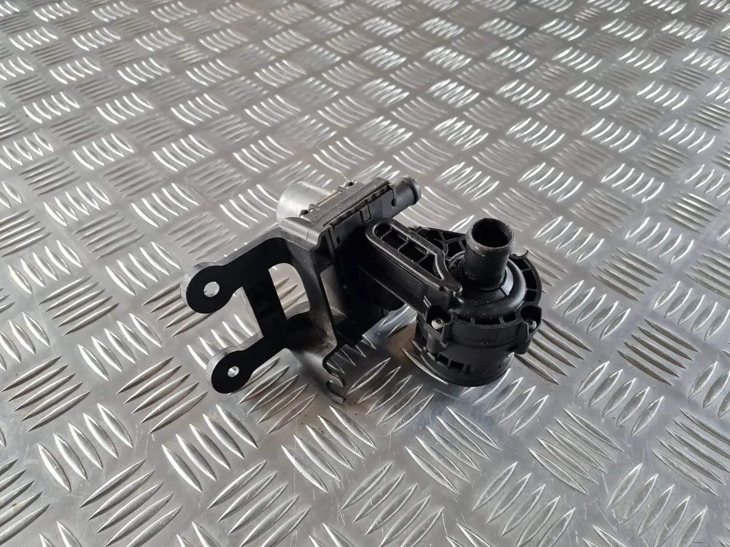 Radiatorventil AUDI A6 2008 - foto 6