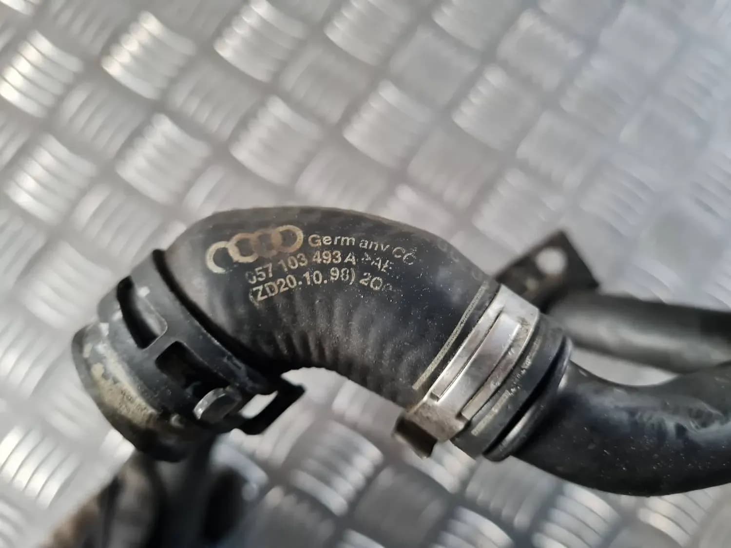 Ventilationsrör för vevhus AUDI A6 2008 - foto 2