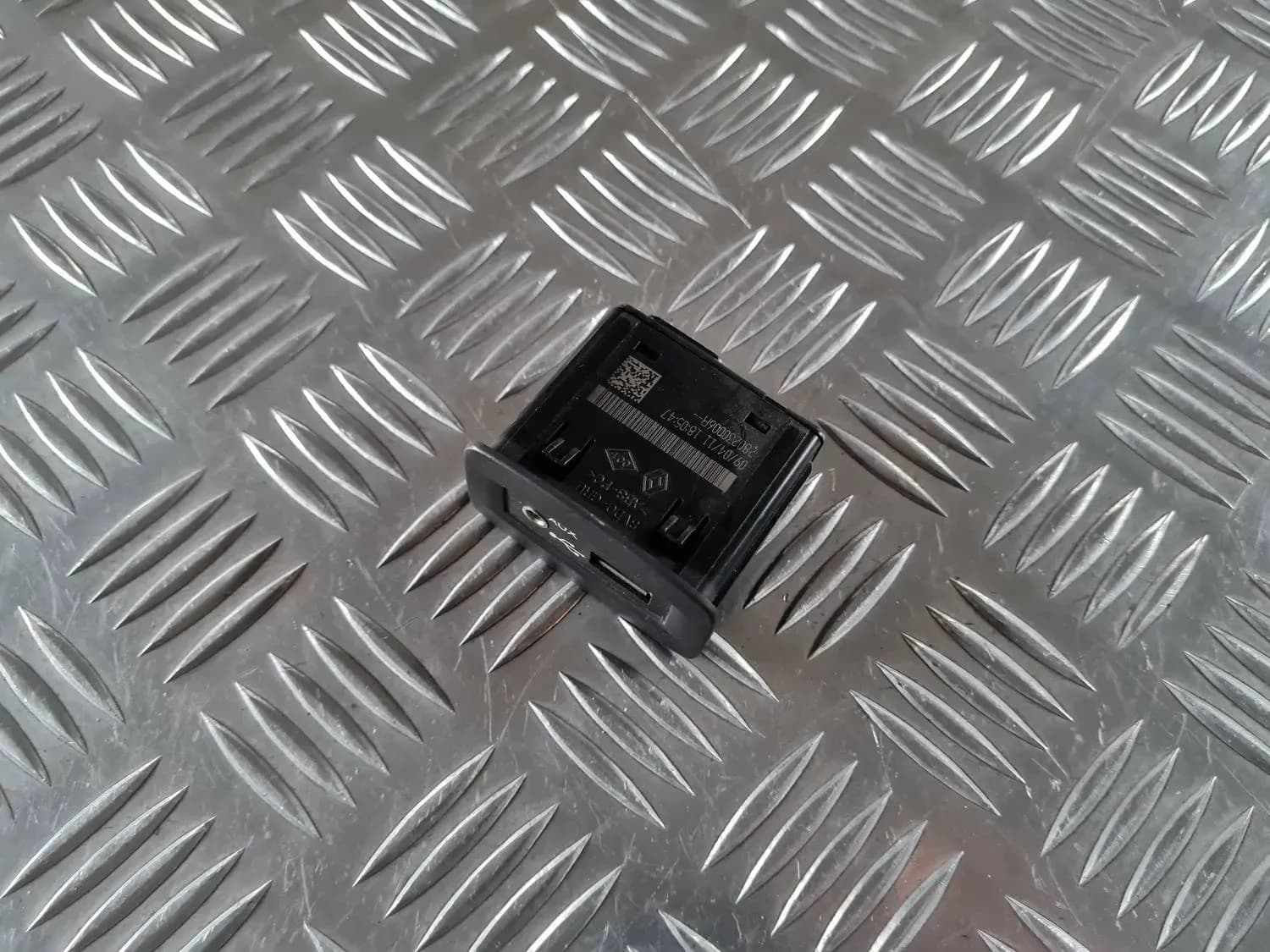 USB/AUX-adapter RENAULT SCENIC III 2011 - foto 3