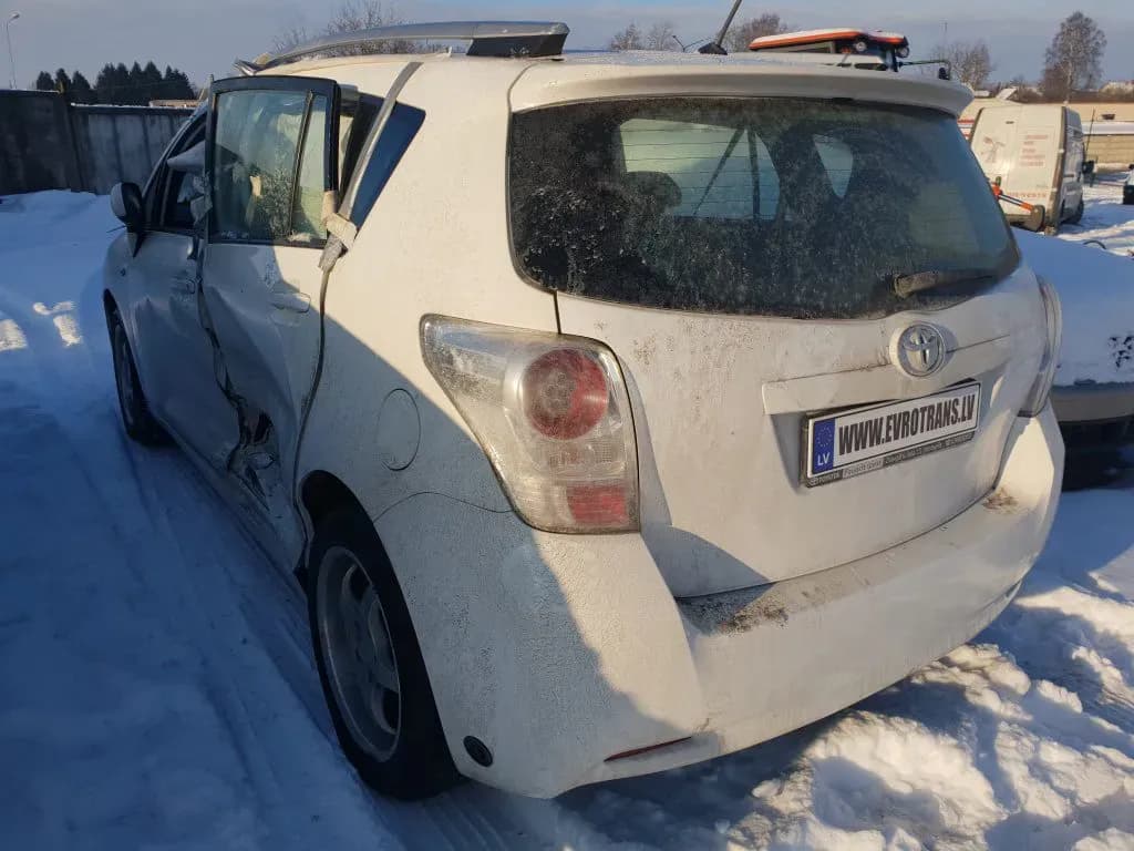 Bild av demonterad bil 3