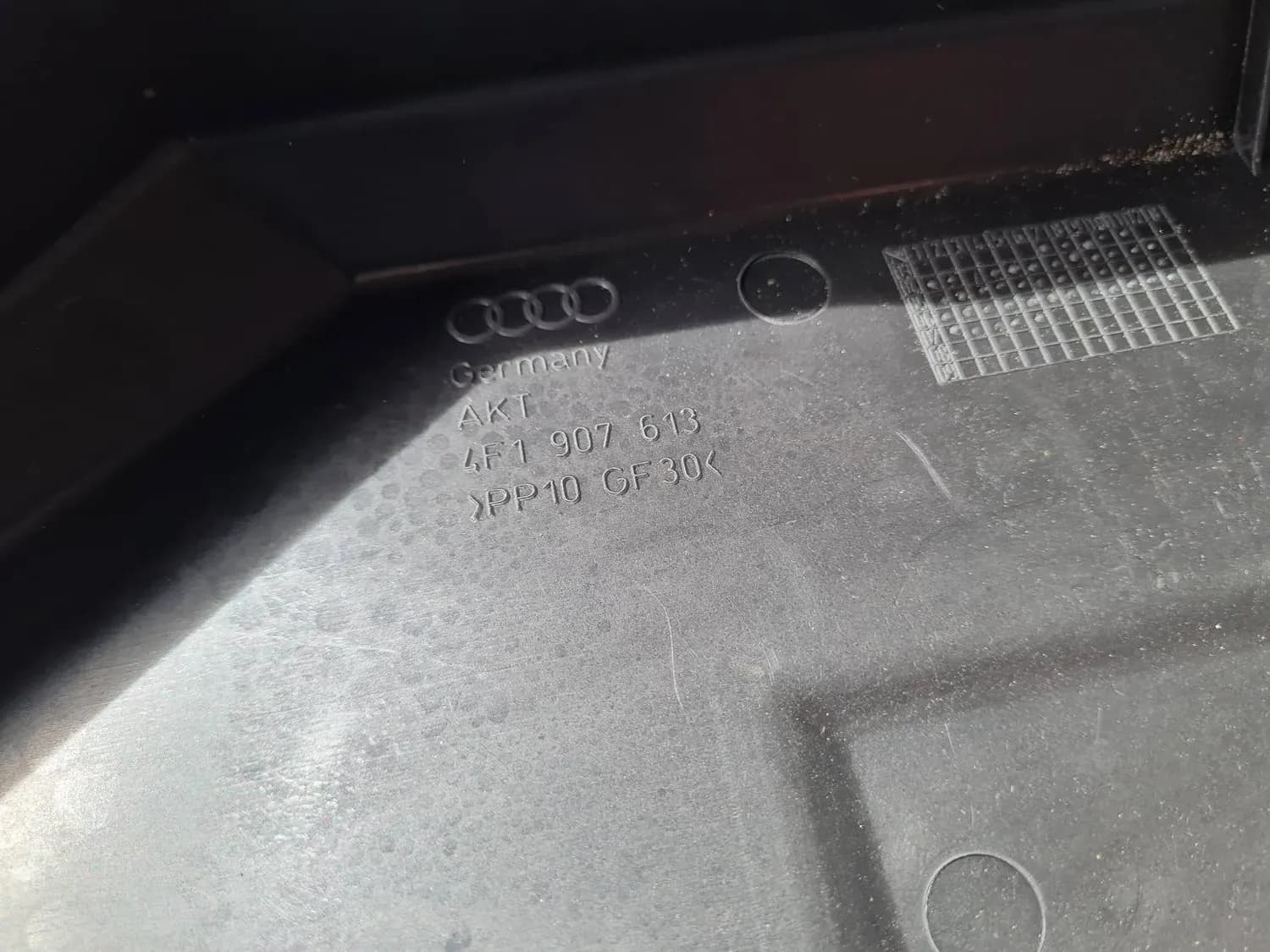 Hölje för säkringsbox AUDI A6 2008 - foto 2