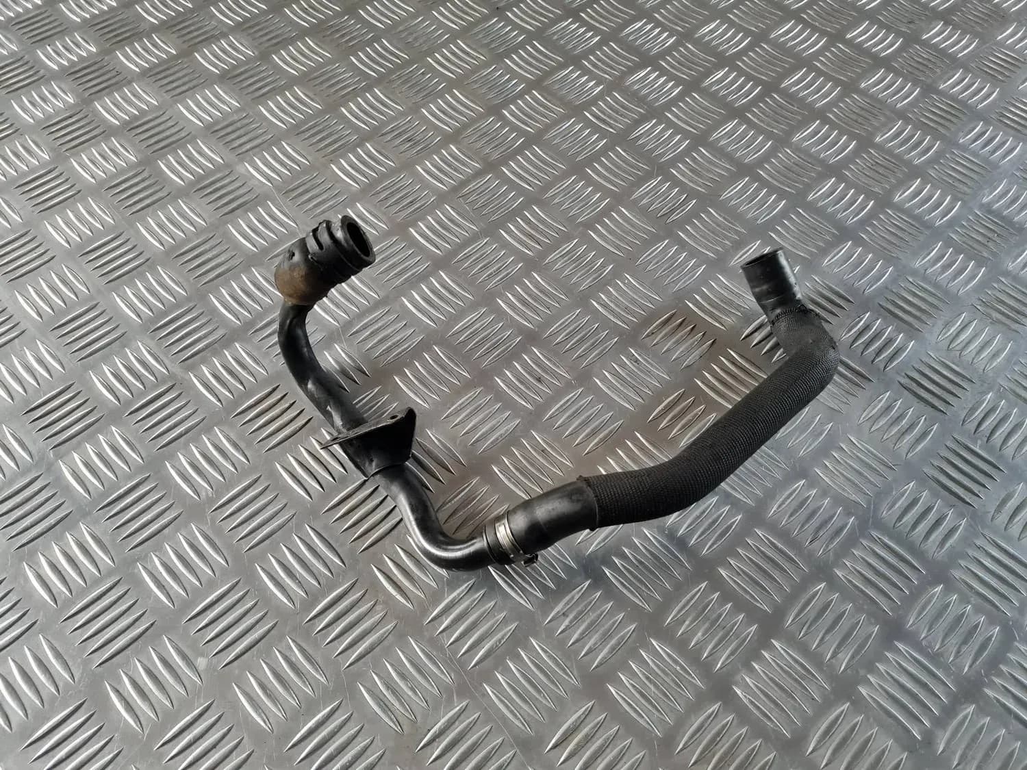 Ventilationsrör för vevhus AUDI A6 2008 - foto 1