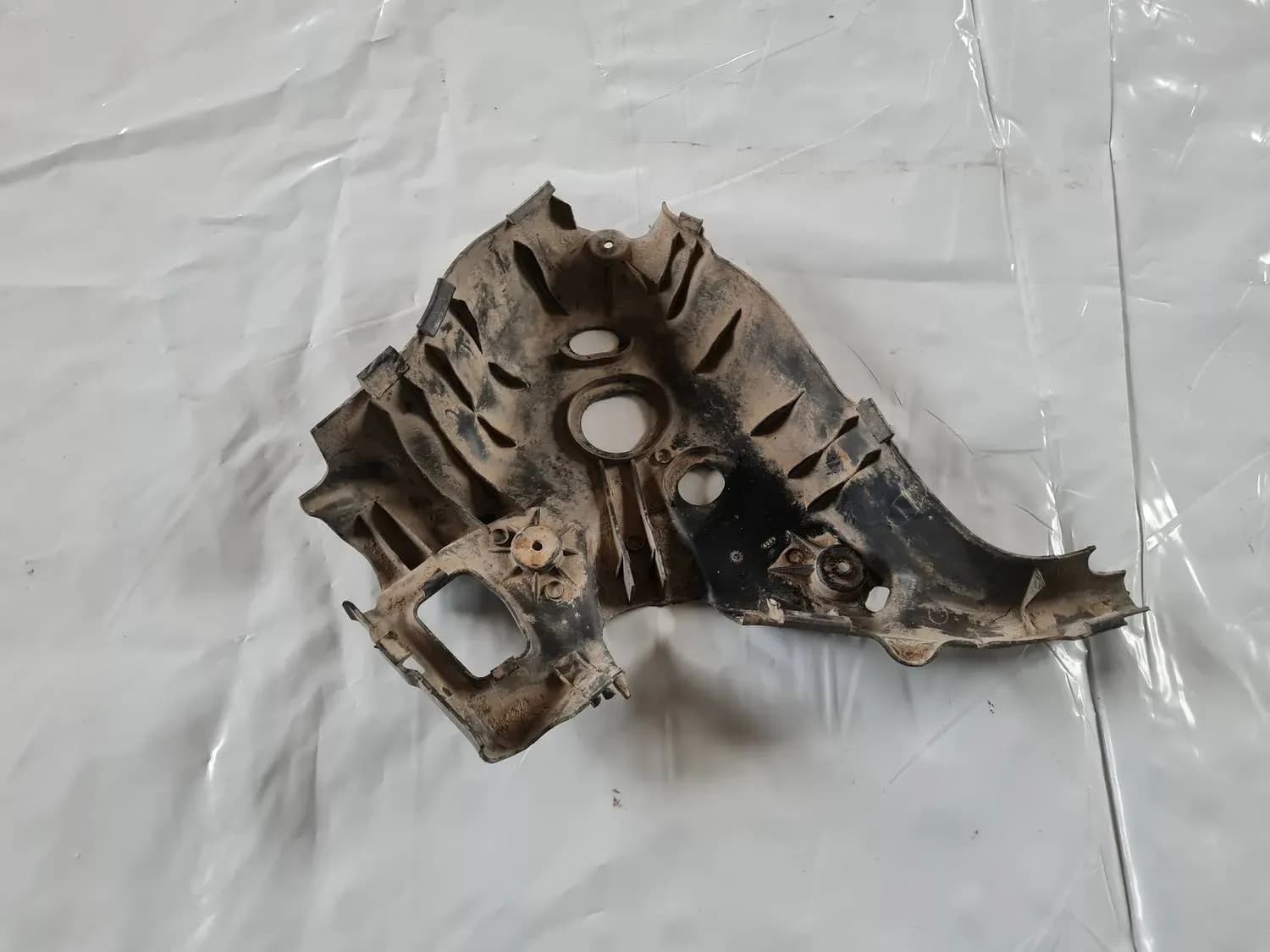 Bakre upphängningsarms skydd AUDI A6 2008 - foto 4