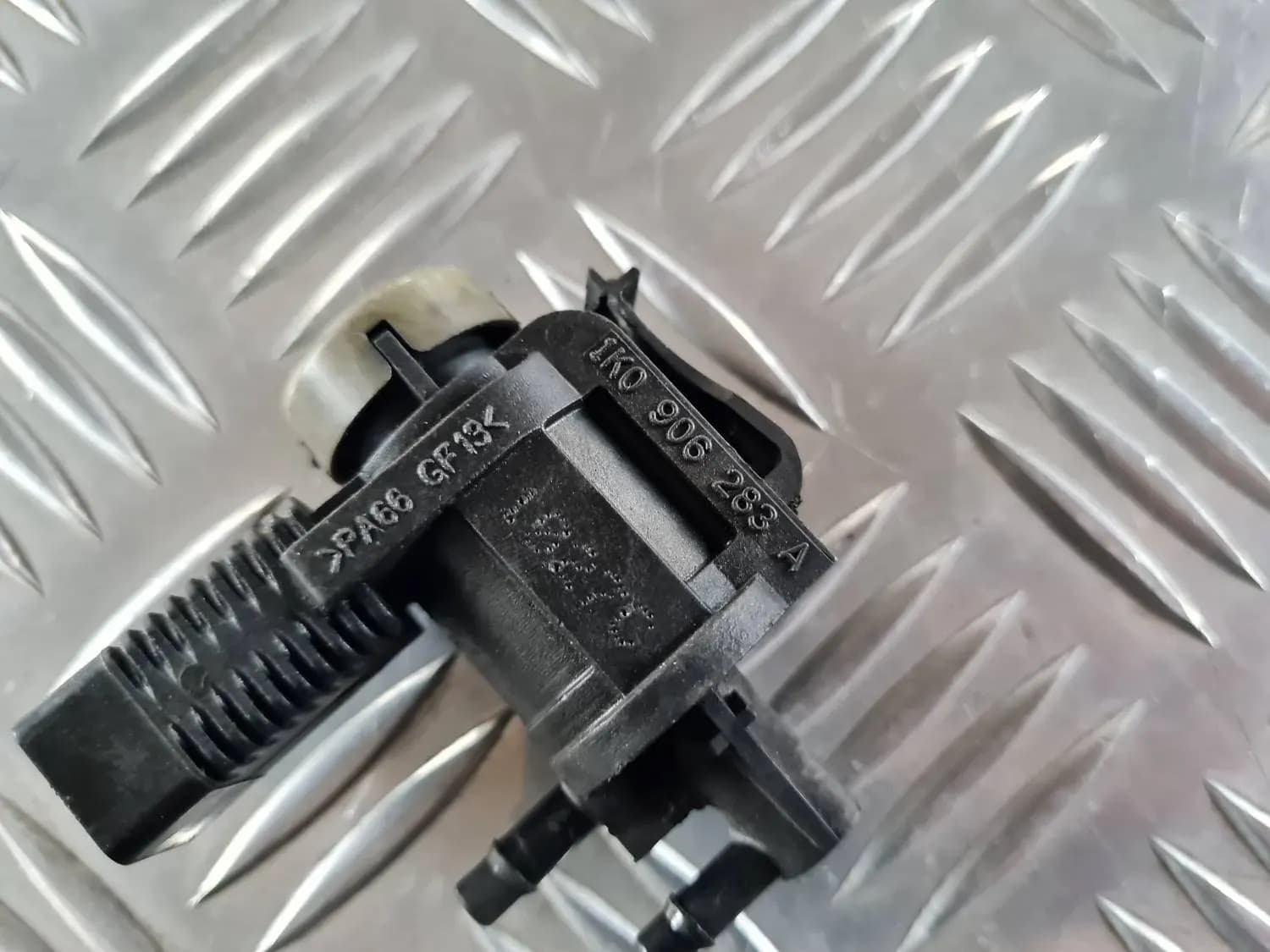 Vakuumventil med solenoid AUDI A6 2008 - foto 4