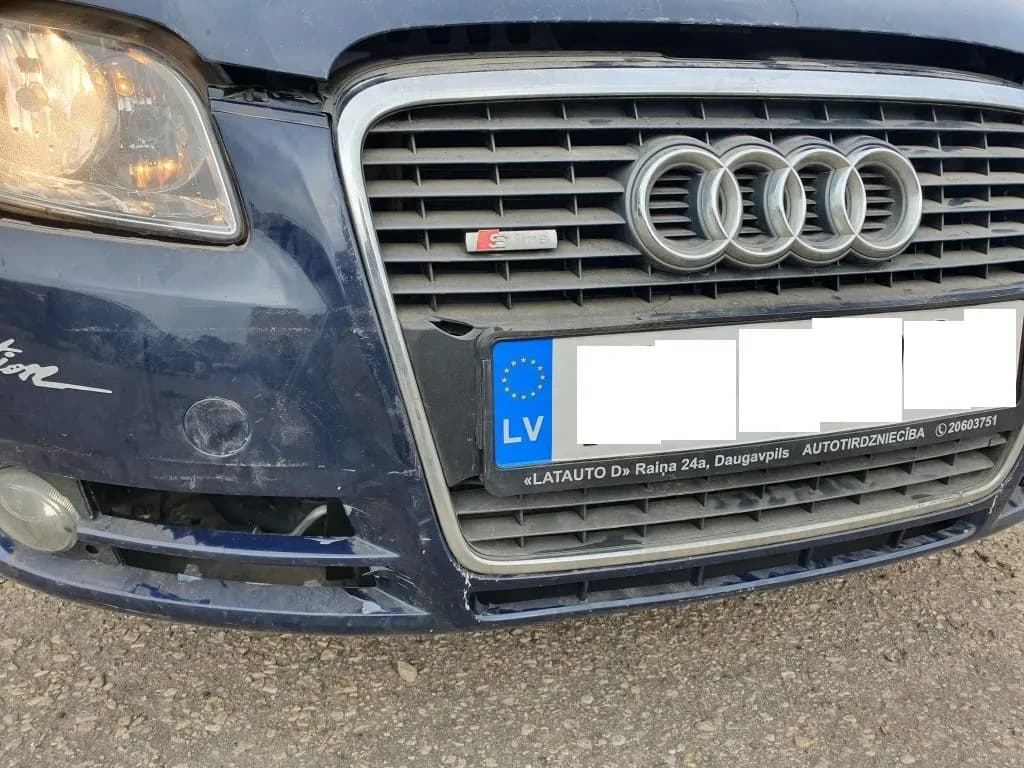 Bild av demonterad bil 3
