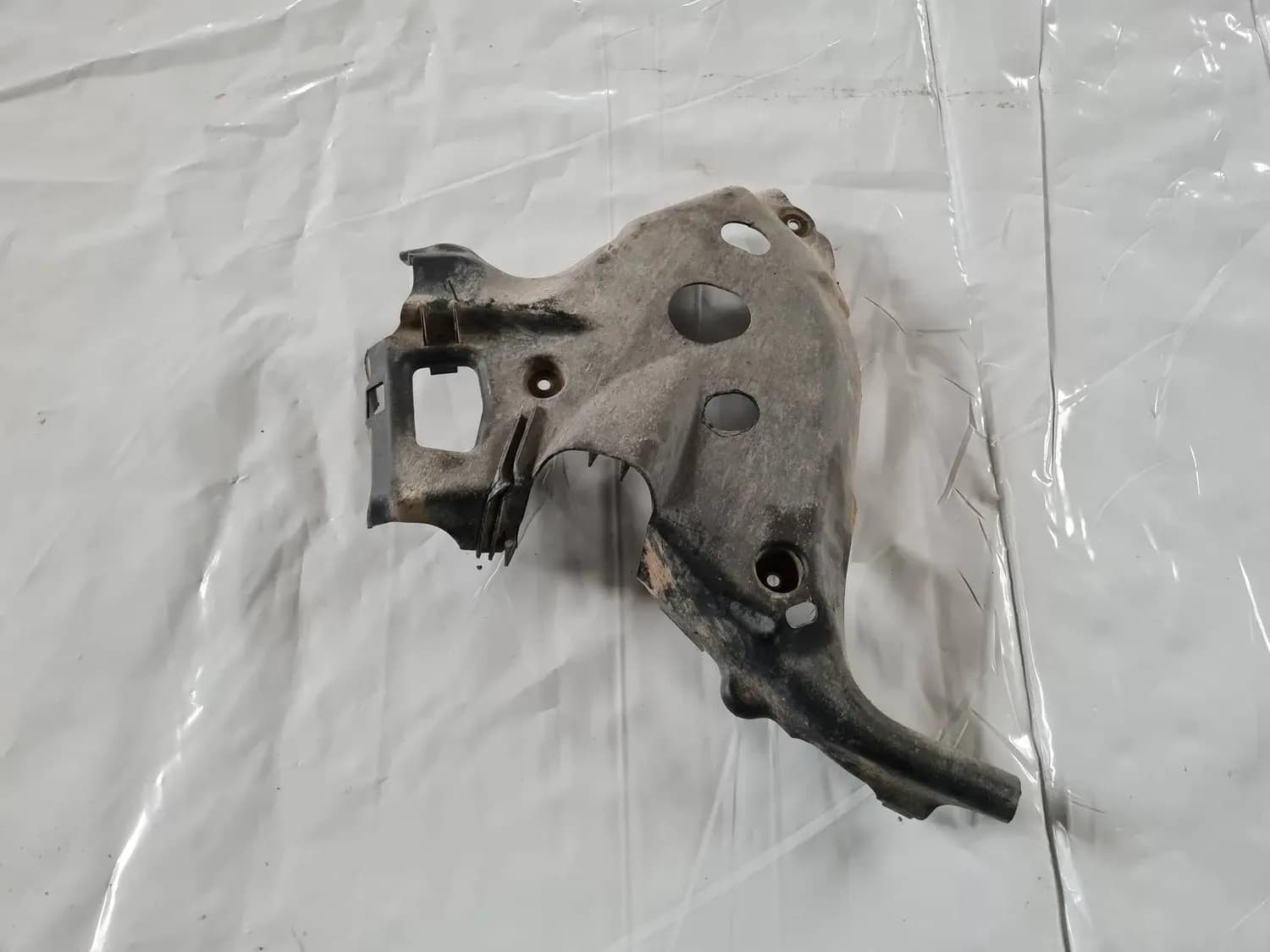 Bakre upphängningsarms skydd AUDI A6 2008