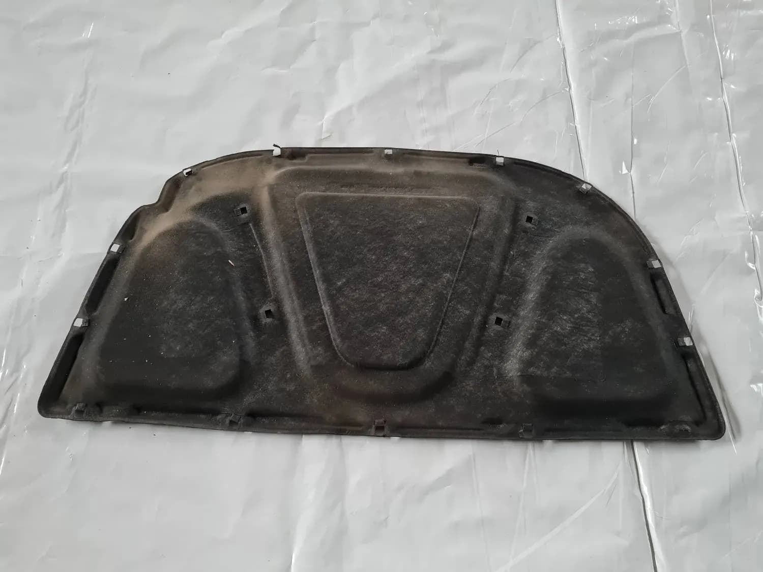 Ljudisolering av huven AUDI A6 2008