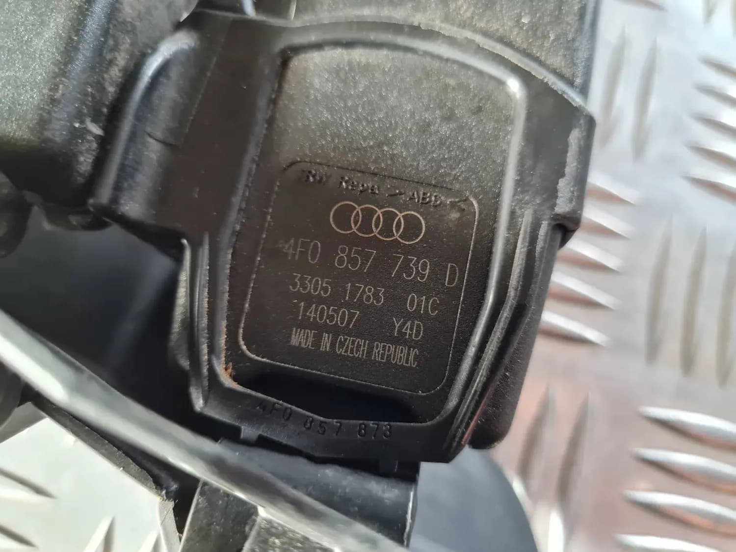 Dubbelt bälteslås för baksätet AUDI A6 2008 - foto 4