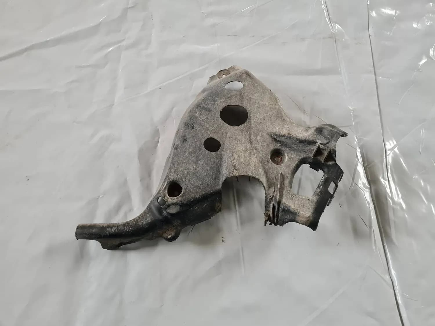Bakre upphängningsarms skydd AUDI A6 2008 - foto 3