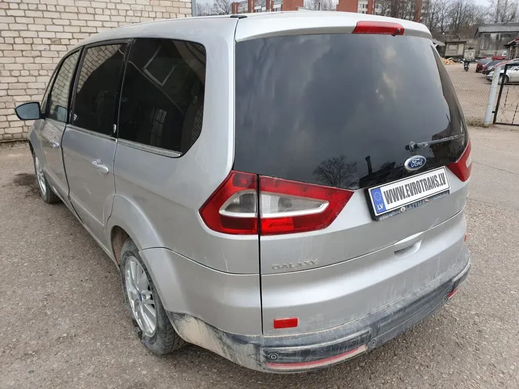 Bild av demonterad bil 3