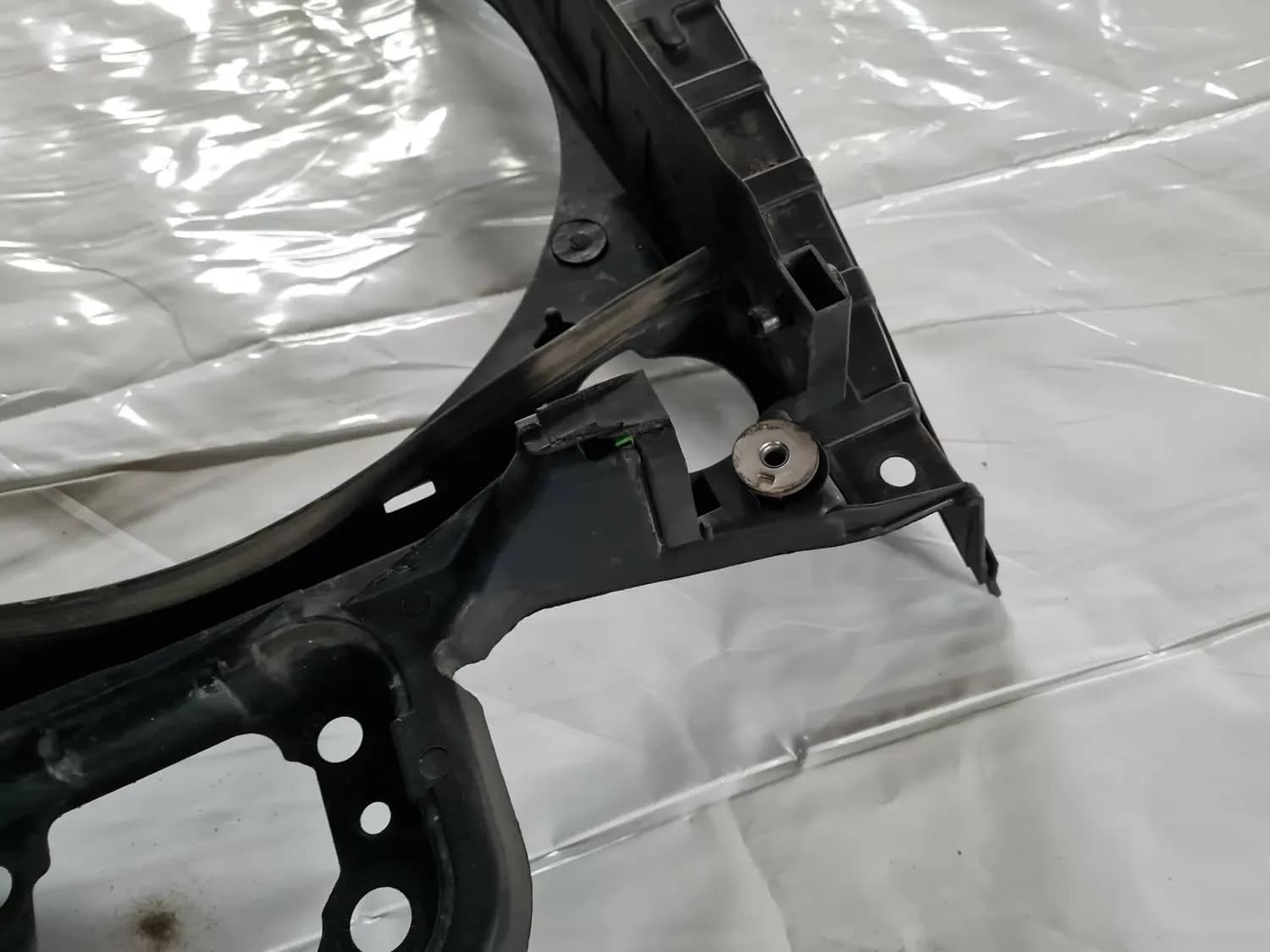 Framre kylarram AUDI A6 2008 - foto 7