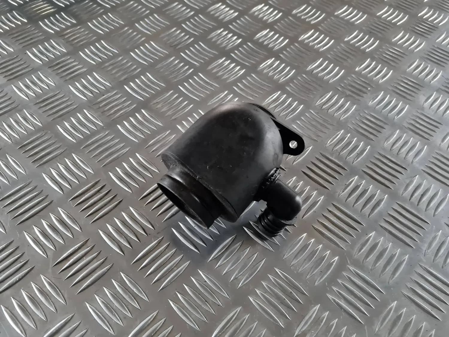 Resonator för luftfilter AUDI A6 2008 - foto 1