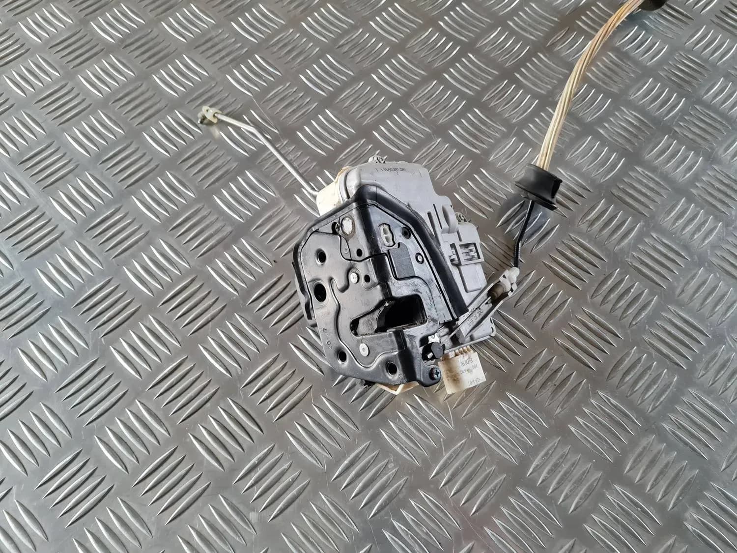 Främre vänster dörrlås AUDI A6 2008 - foto 2