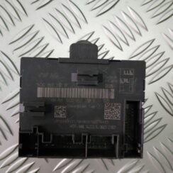 Priekšējo labo durvju vadības bloks priekš VW GOLF 2014