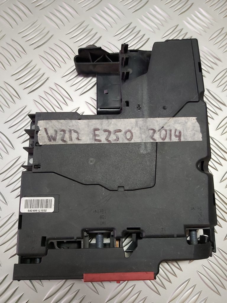 Drošinātāju bloks priekš MERCEDES BENZ E250 W212 2014