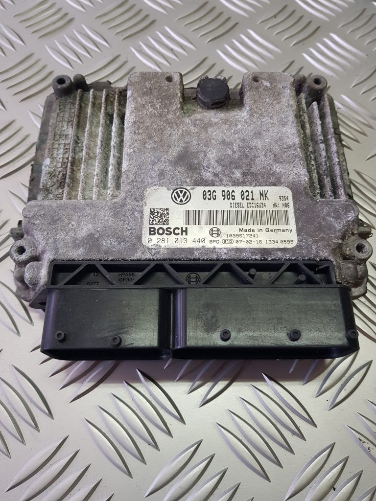 Dzinēja vadības bloks priekš VW PASSAT B6 2008 ANGL. 1 Dzinēja vadības bloks priekš VW PASSAT B6 2008 ANGL.