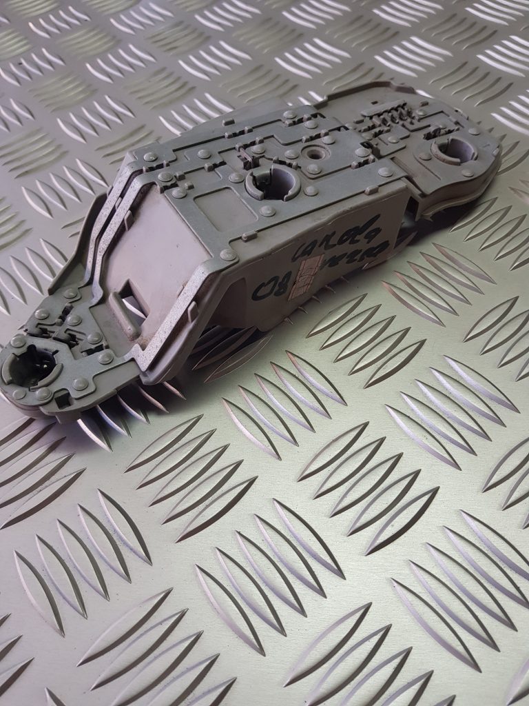 Aizmugures luktura spuldzes turētājs priekš TOYOTA COROLLA VERSO 2008 1 Aizmugures luktura spuldzes turētājs priekš TOYOTA COROLLA VERSO 2008