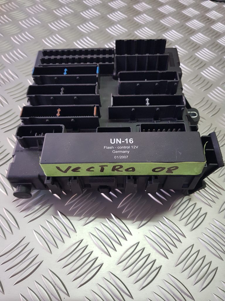 Drošinātāju relejas kaste priekš OPEL VECTRA C 2008 1 Drošinātāju relejas kaste priekš OPEL VECTRA C 2008