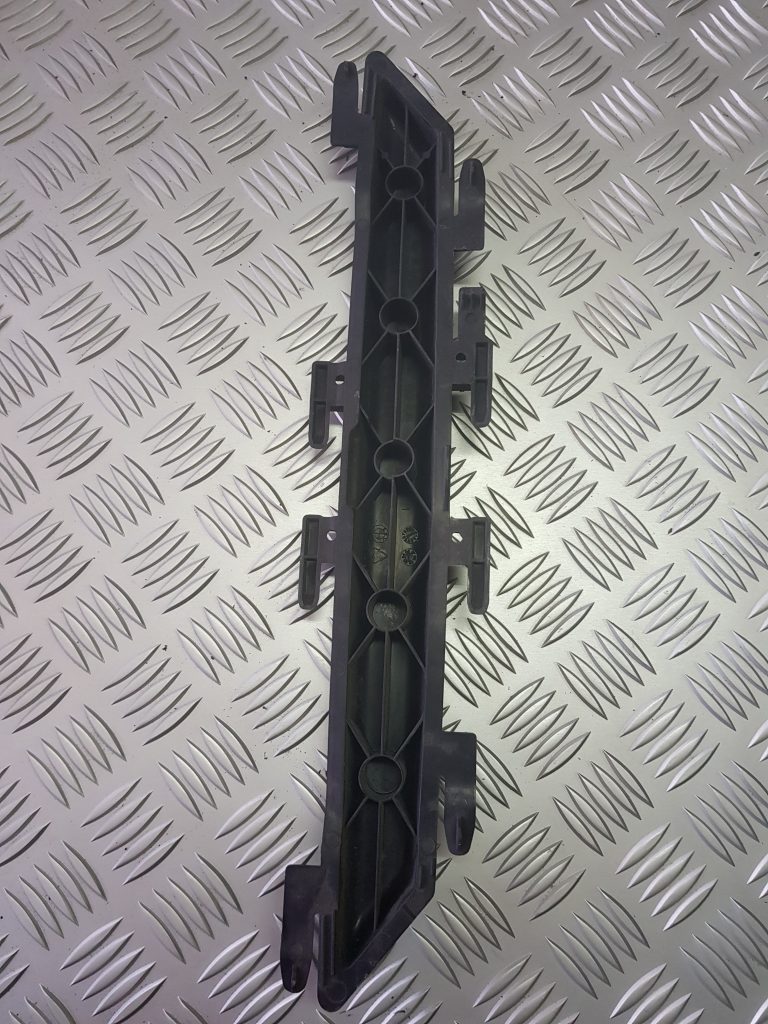 Salona gaisa filtra korpusa vāks priekš BMW 520D E60 2006 ENG.