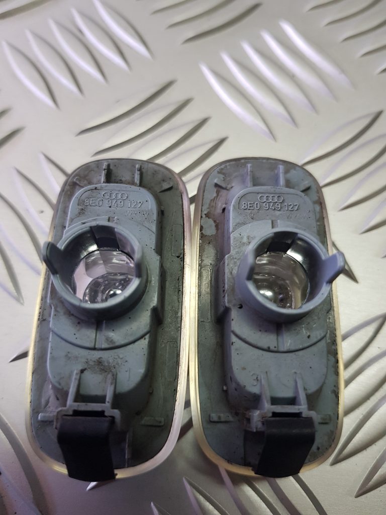 Pagrieziena signala lukturis priekš AUDI A4 2004 2 Pagrieziena signala lukturis priekš AUDI A4 2004