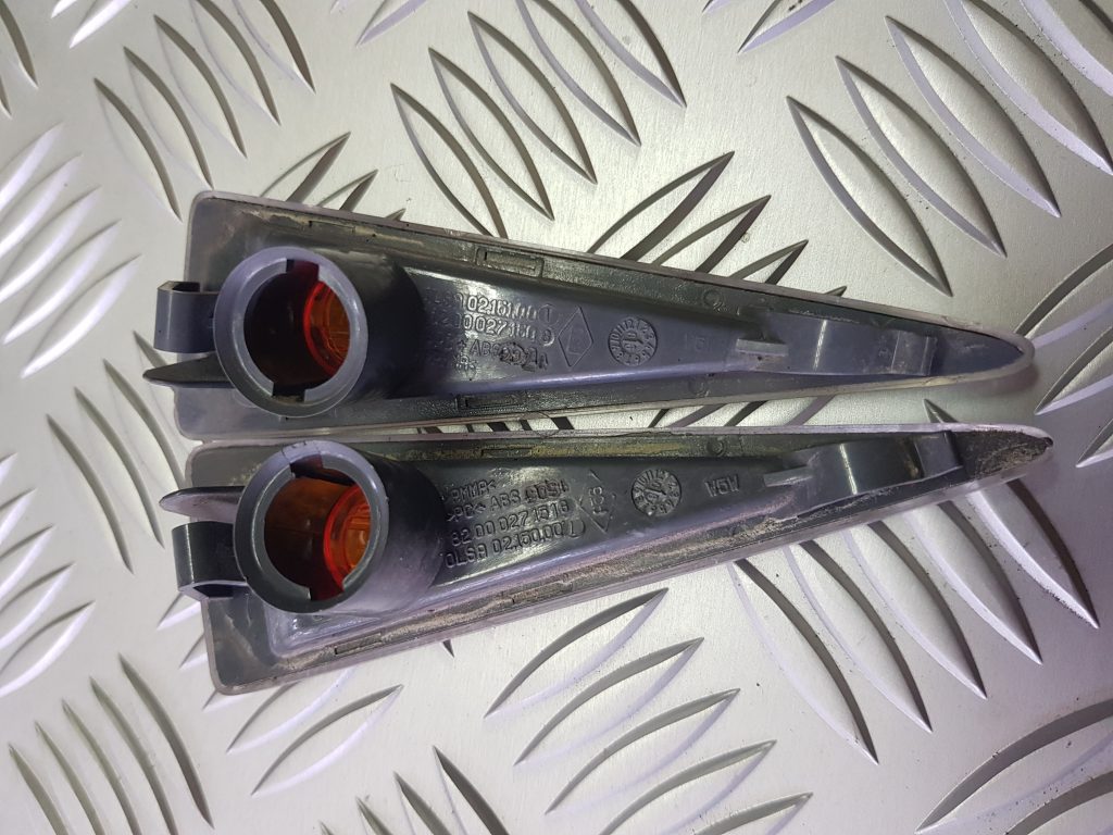 Pagrieziena signala lukturis priekš RENAULT ESPACE IV 2006 2 Pagrieziena signala lukturis priekš RENAULT ESPACE IV 2006