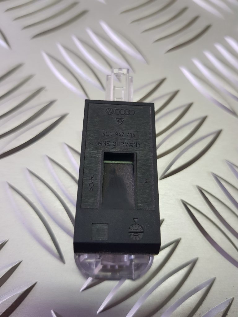 Apgaismojums durvju apdarē priekš AUDI A7 2011 SPORTBACK