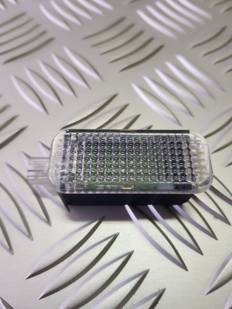 Apgaismojums durvju apdarē priekš AUDI A7 2011 SPORTBACK