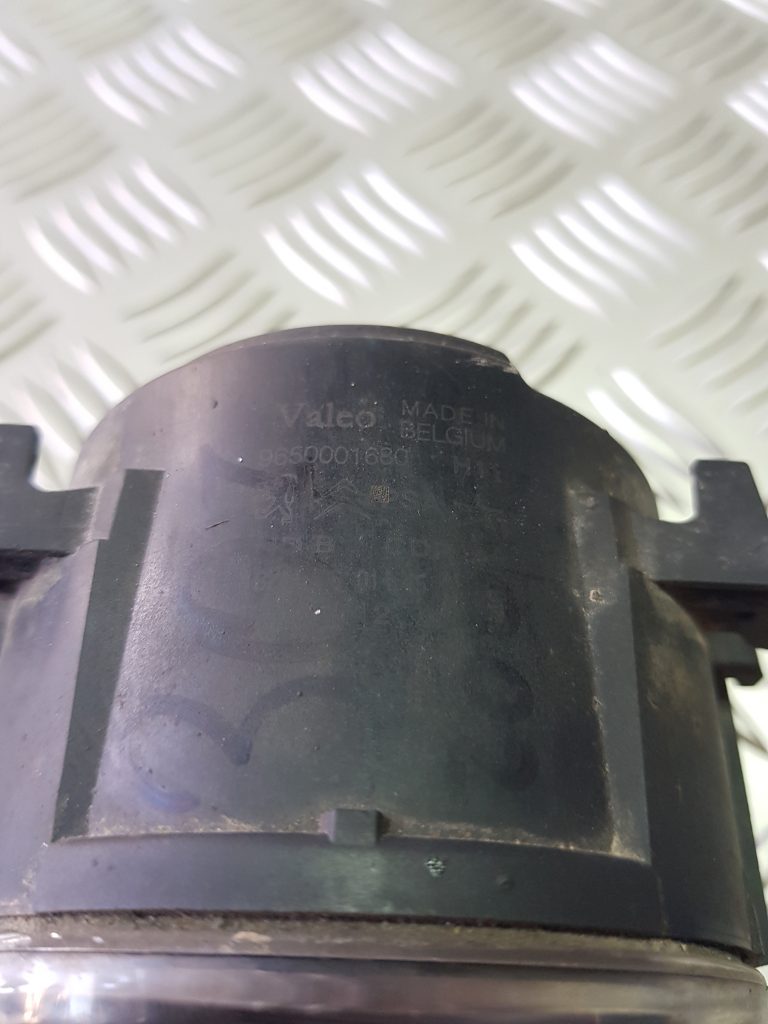 Miglas lukturis priekšā labajā pusē priekš PEUGEOT 307 2007