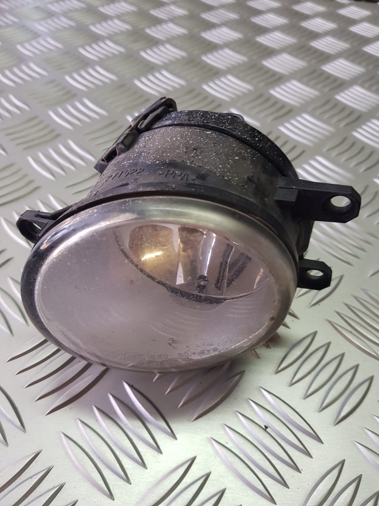 Miglas lukturis priekšā labajā pusē priekš TOYOTA COROLLA VERSO 2008 1 Miglas lukturis priekšā labajā pusē priekš TOYOTA COROLLA VERSO 2008